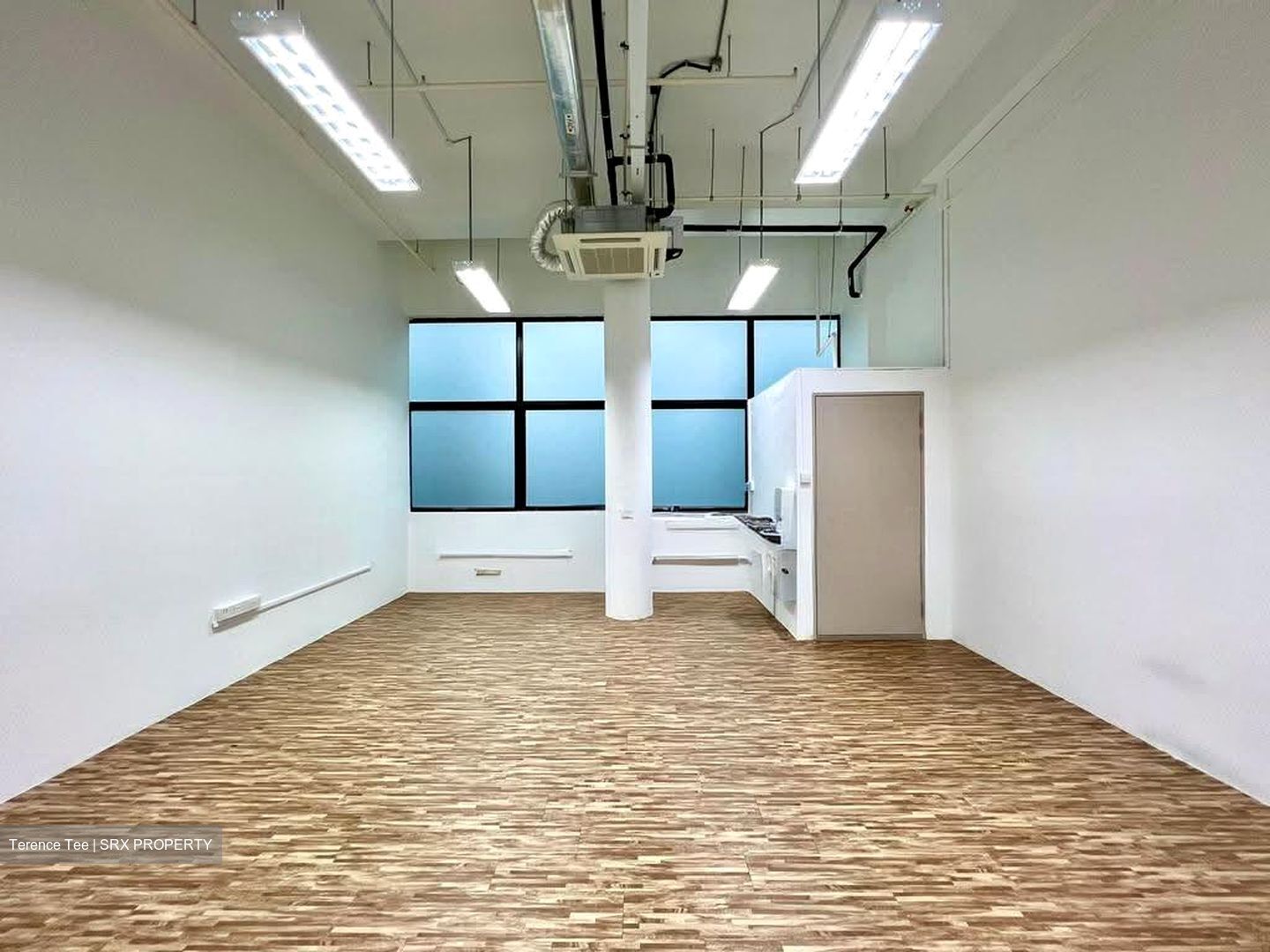 Hexacube (D14), Office #610073521